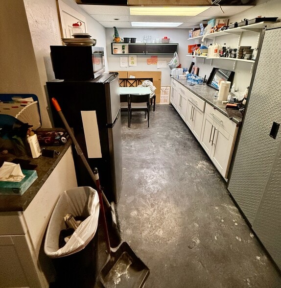 More Photos Of 8303 Washington St, Chagrin Falls Storefront For Lease