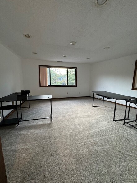 More Photos Of 8 Maple Dr, Monroe Warehouse For Lease