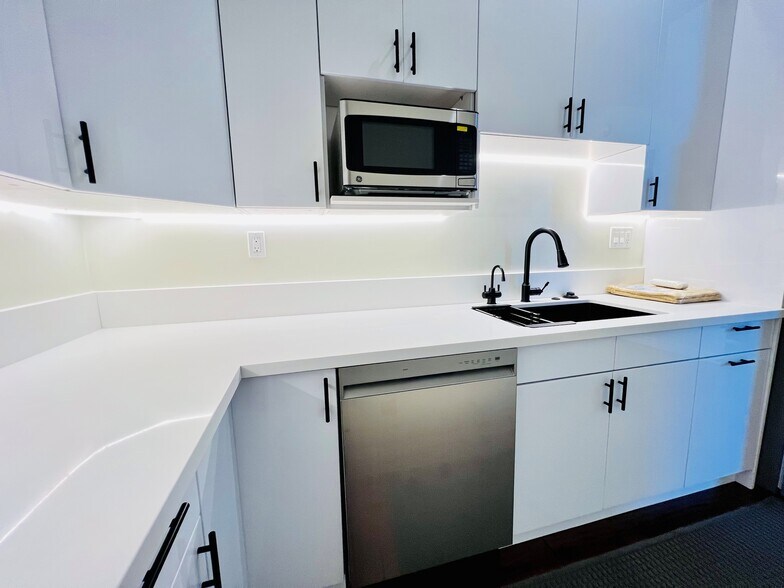 More Photos Of 13323 W Washington Blvd, Culver City Medical For Lease