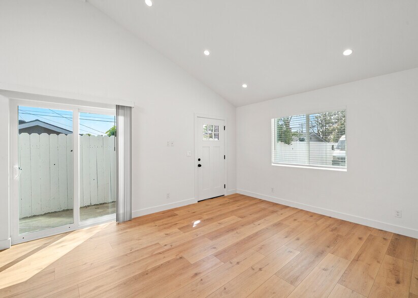 More Photos Of 758 W 20th St, Costa Mesa Multifamily For Sale