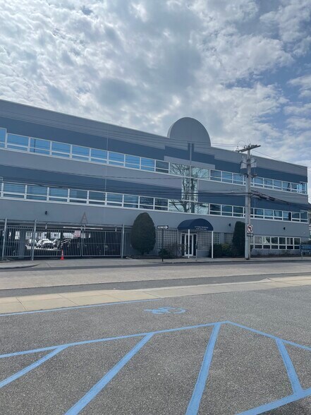 More Photos Of 20 W Lincoln Ave, Valley Stream Office For Lease