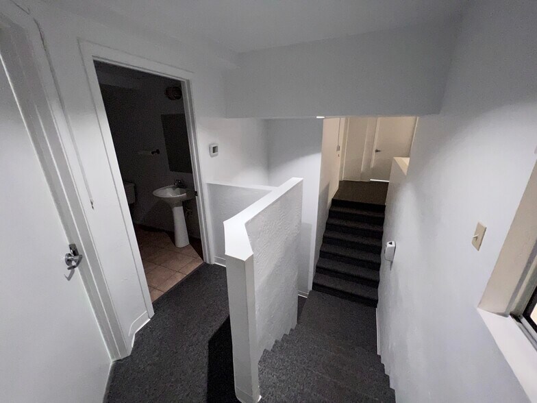 More Photos Of 811 S Santa Rita Ave, Tucson Warehouse For Lease