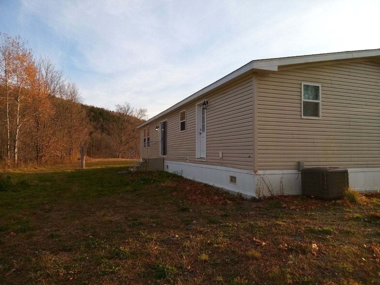 More Photos Of 224 Michael Ln, New Berlin Racetrack For Sale