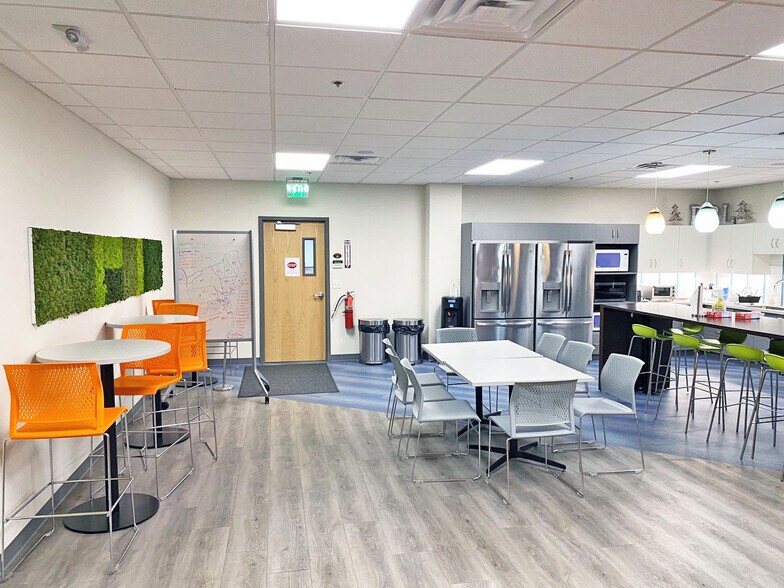 More Photos Of 316 Daniel Webster Hwy, Merrimack Flex For Sale