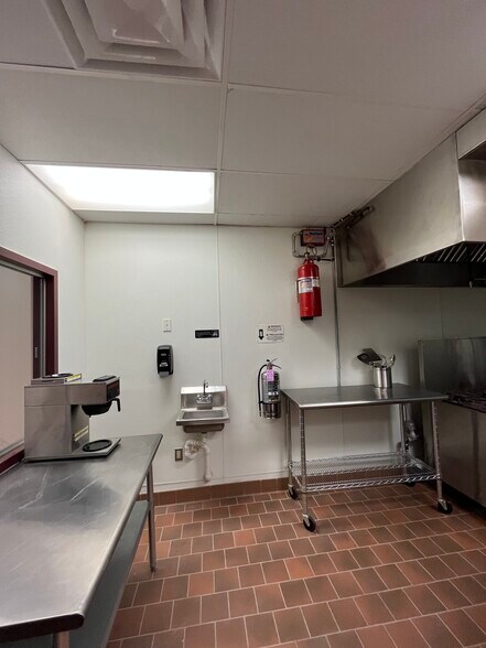 More Photos Of 1215 Anthony Dr, Anthony Medical For Lease