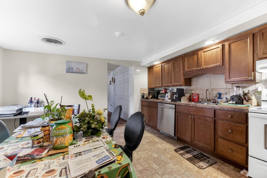 More Photos Of 204 W Madison St, Easton Storefront Retail Residential For Sale