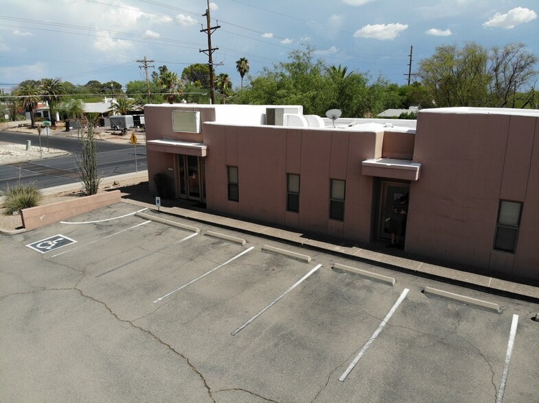 More Photos Of 2101 N Country Club Rd, Tucson Office For Lease