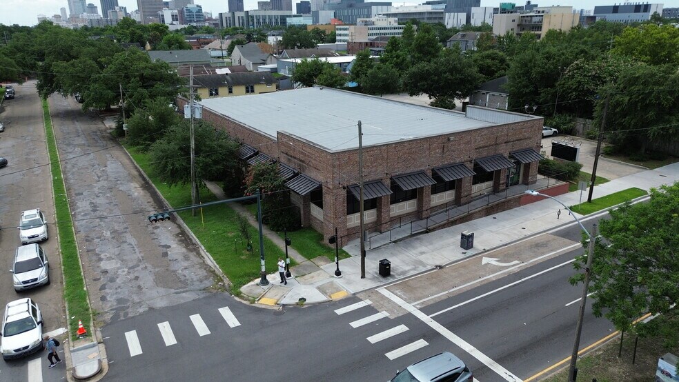 More Photos Of 230 N Broad St, New Orleans Freestanding For Lease