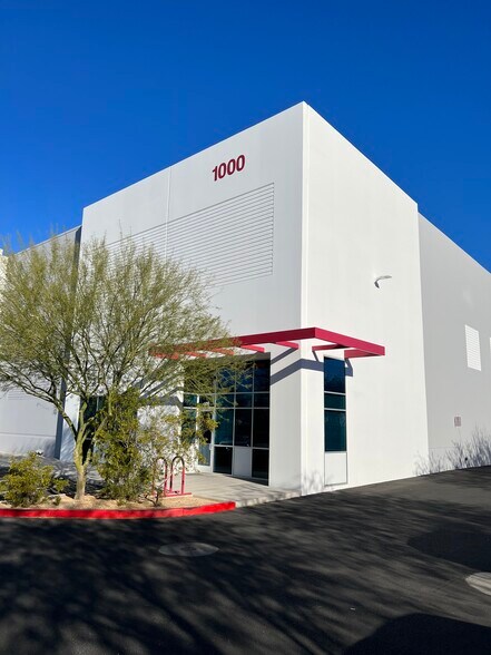 More Photos Of 1000 W Vista Bonita Dr, Phoenix Warehouse For Lease