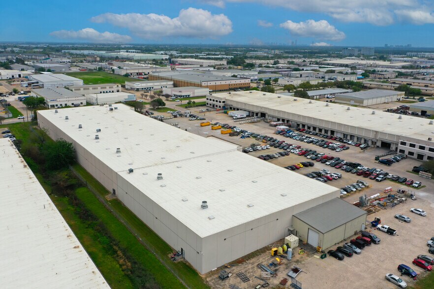 More Photos Of 5525 Brittmoore Rd, Houston Distribution For Lease