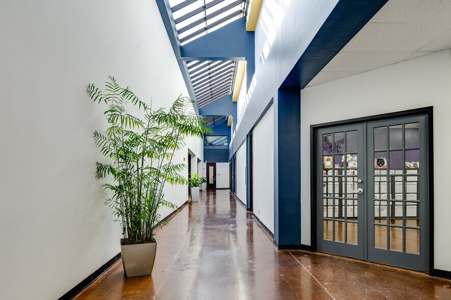More Photos Of 14665 Midway Rd, Addison Office For Lease