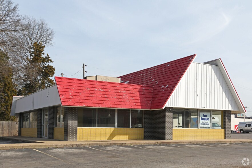 More Photos Of 434 W 85th St, Kansas City Freestanding For Lease