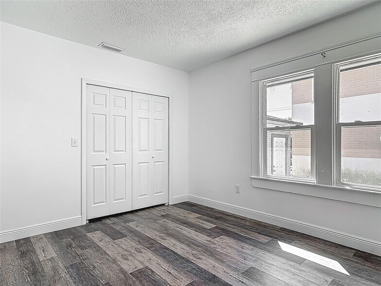 More Photos Of 547 N Ridgewood Ave, Daytona Beach Office For Lease