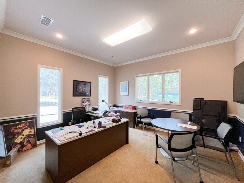 More Photos Of 10527 Kentshire Ct, Baton Rouge Office For Lease