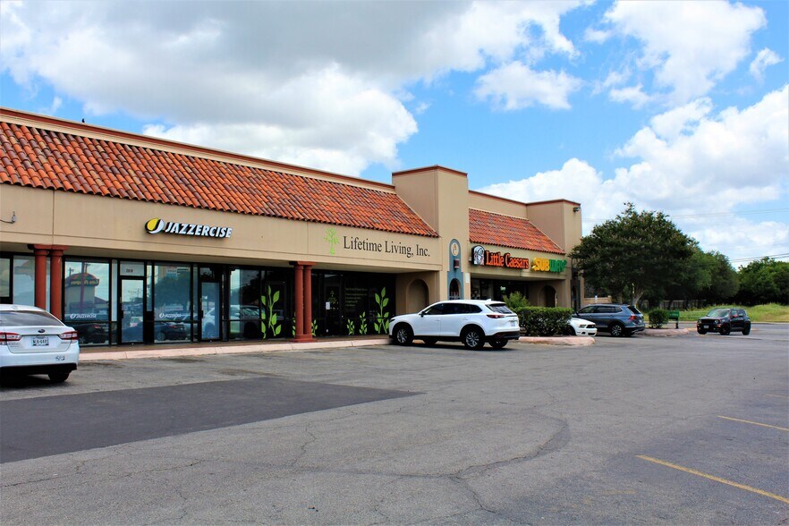 More Photos Of 2800-2864 Thousand Oaks Dr, San Antonio Unknown For Lease