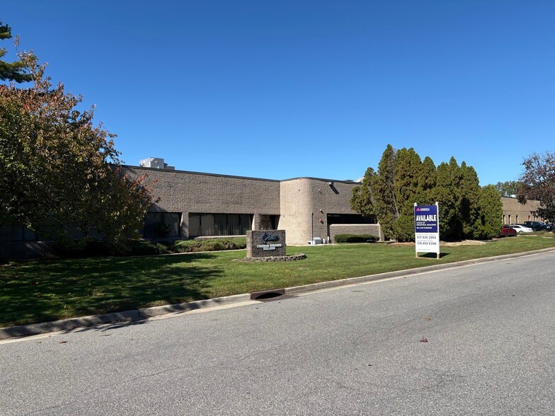 More Photos Of 60 Executive Blvd, Farmingdale Manufacturing For Sale