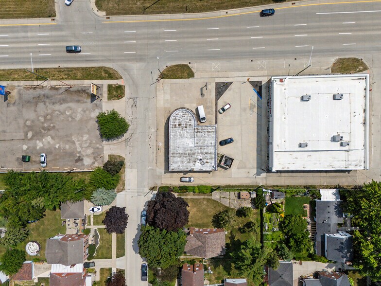 More Photos Of 14222 Fort St, Southgate General Retail For Lease