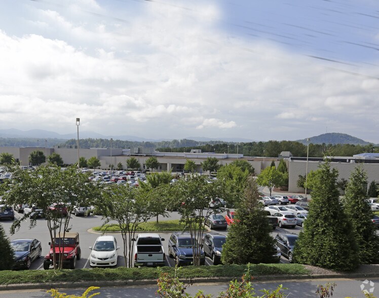 More Photos Of 1605 Curtis Bridge Rd, Wilkesboro Office For Lease