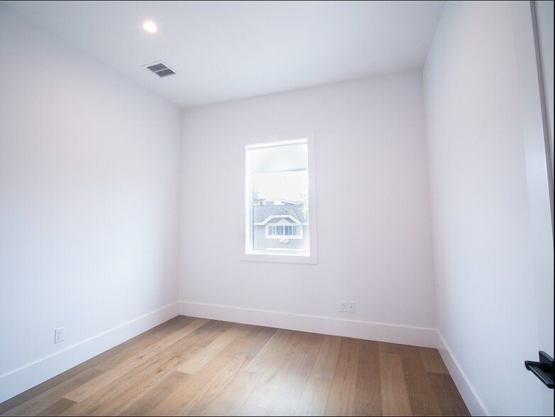 More Photos Of 1415 3rd St N, Jacksonville Beach Freestanding For Sale