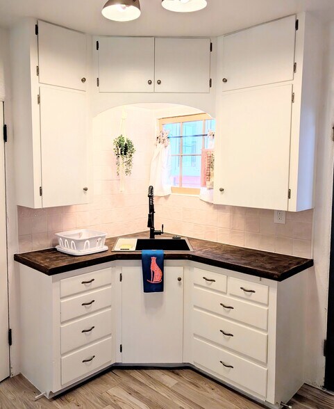 More Photos Of 520 N State St, Hagerman Specialty For Sale