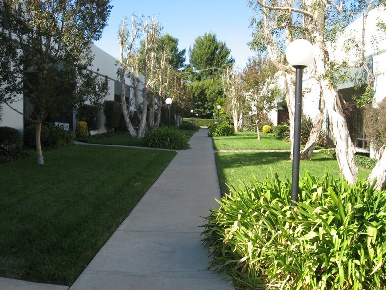 Primary Photo Of 996 Lawrence Dr, Newbury Park Warehouse For Lease