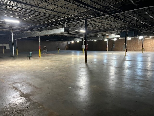 More Photos Of 915 Curtis St, Monroe Distribution For Lease