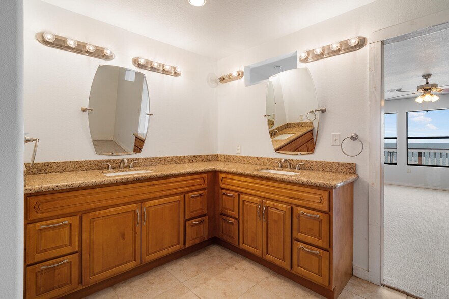 More Photos Of 804 Bay Ave, Kemah Specialty For Sale