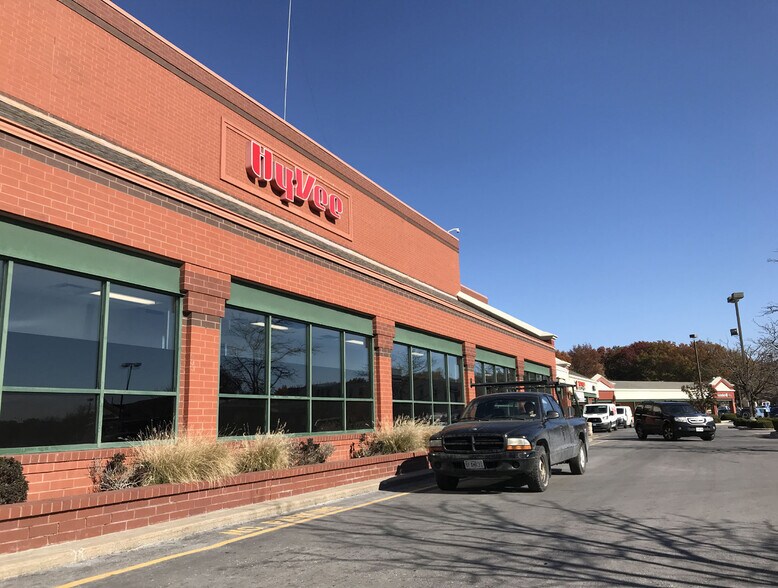 Primary Photo Of 7600-7620 State Line Rd, Prairie Village Unknown For Lease