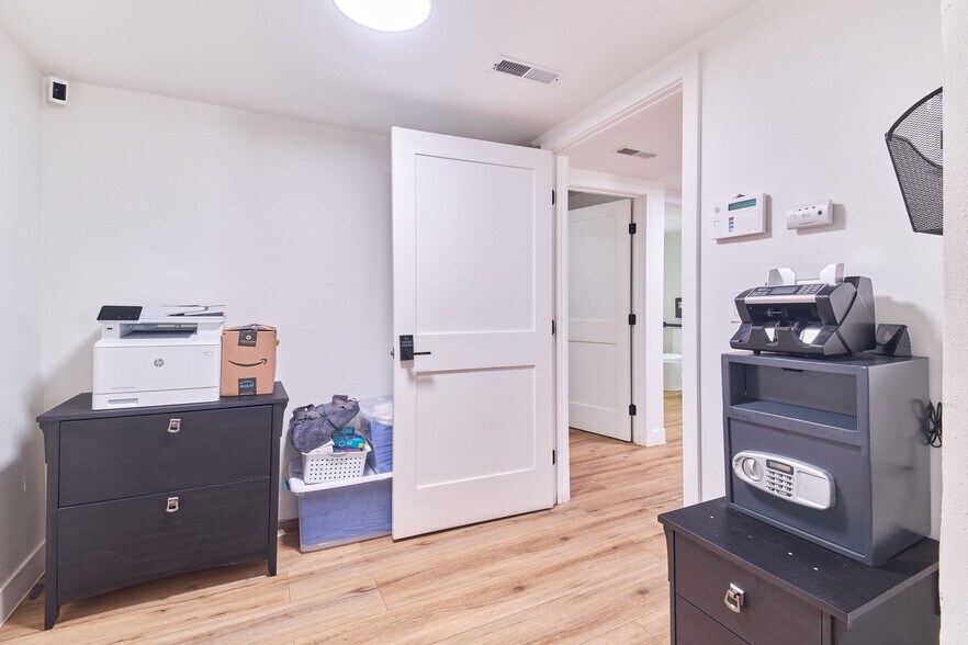 More Photos Of 586 Bonanza Trail, Big Bear Lake Office Residential For Sale