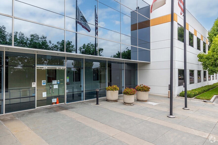 More Photos Of 744 N Eckhoff St, Orange Office For Lease