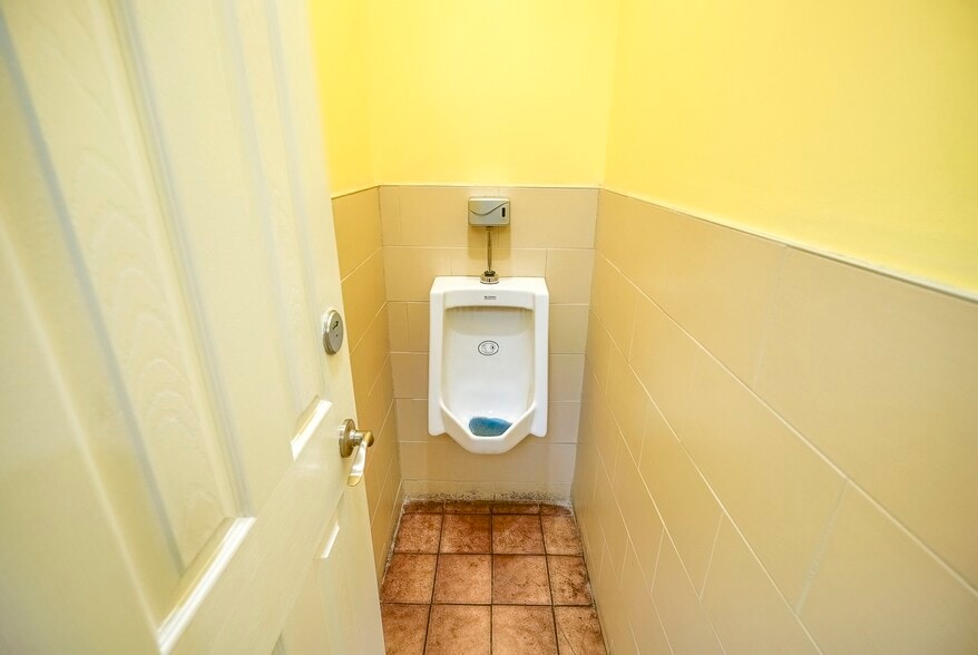 More Photos Of 369 Keele St, Toronto Restaurant For Lease