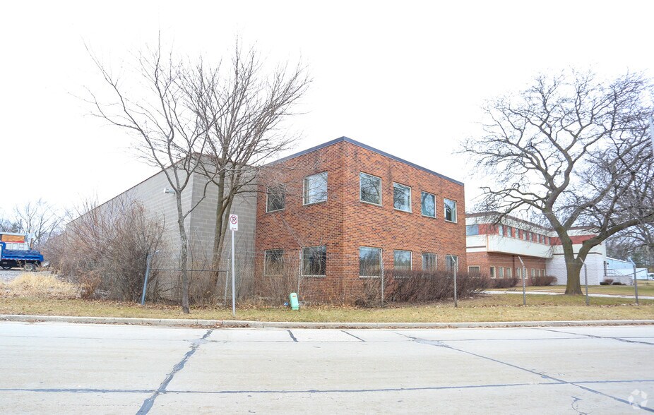 More Photos Of 5200 W Clinton Ave, Milwaukee Warehouse For Lease