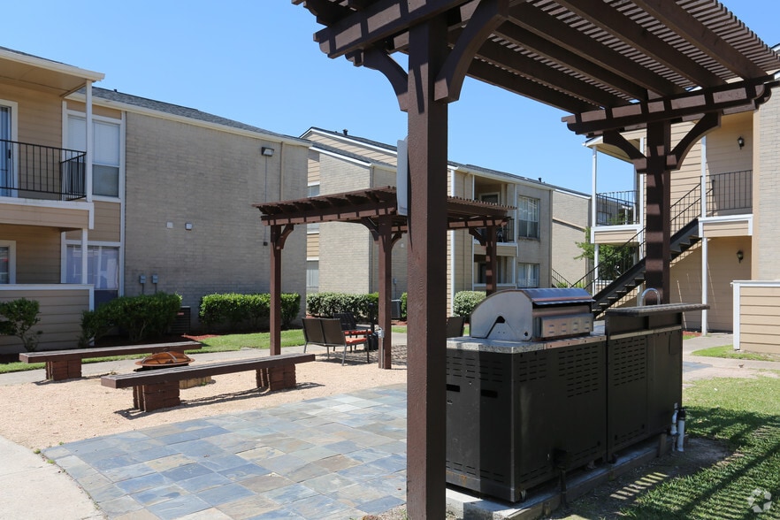 More Photos Of 424 S Bender Hollow, Humble Apartments For Sale