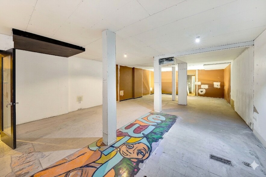 More Photos Of 163 Eighth Ave, New York Storefront Retail Residential For Lease
