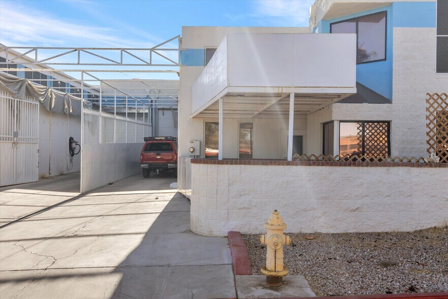 More Photos Of 674 Wells Rd, Boulder City Warehouse For Sale