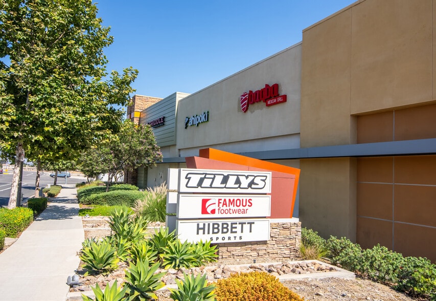 More Photos Of 1145 Renaissance Pky, Rialto Supermarket For Lease