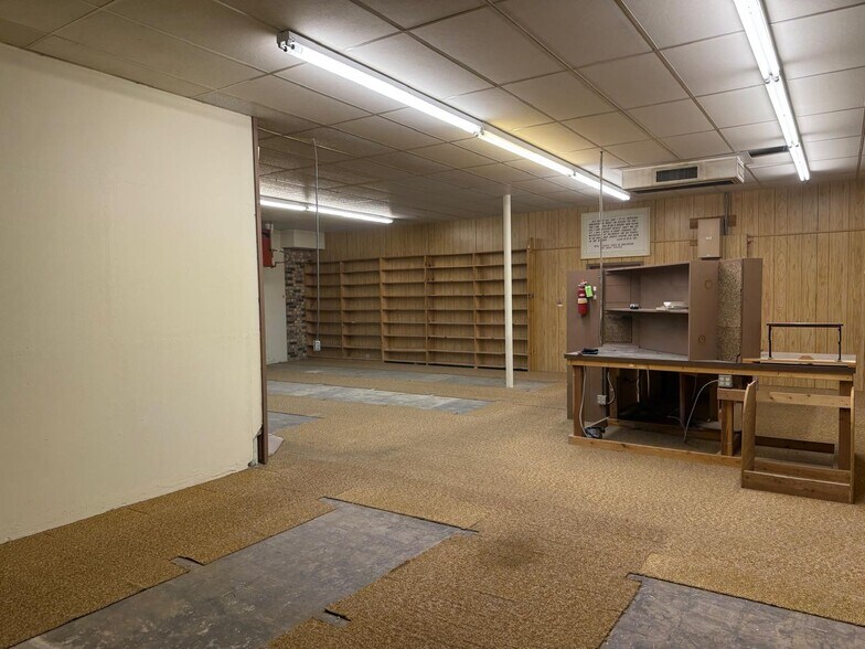 More Photos Of 2451 34th St, Lubbock Freestanding For Lease