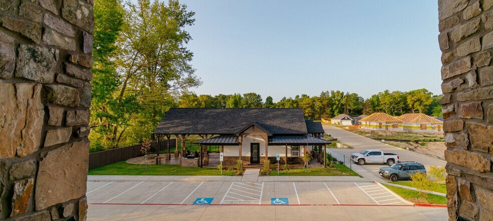 More Photos Of 167 Blue Bird Ln, Mineola Apartments For Sale