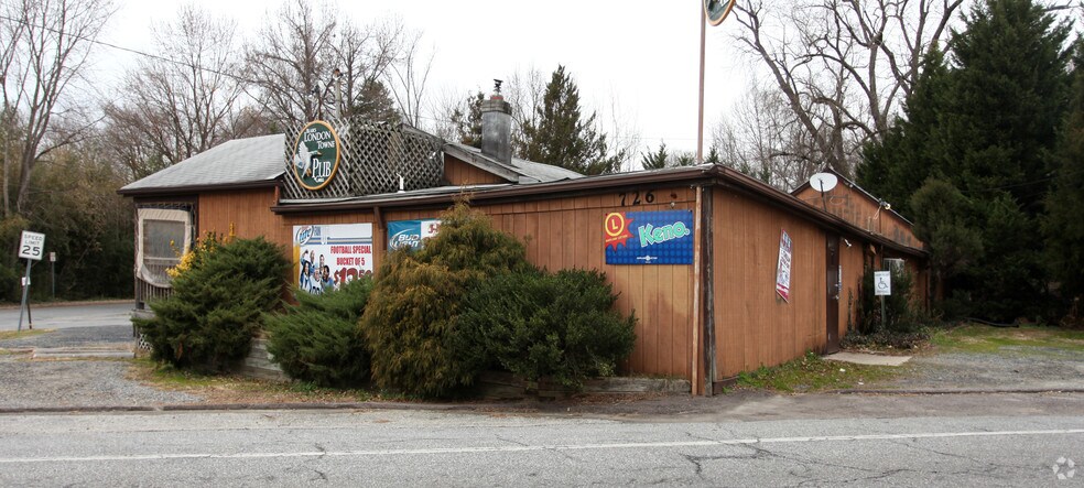 Primary Photo Of 726 Londontown Rd, Edgewater Restaurant For Sale