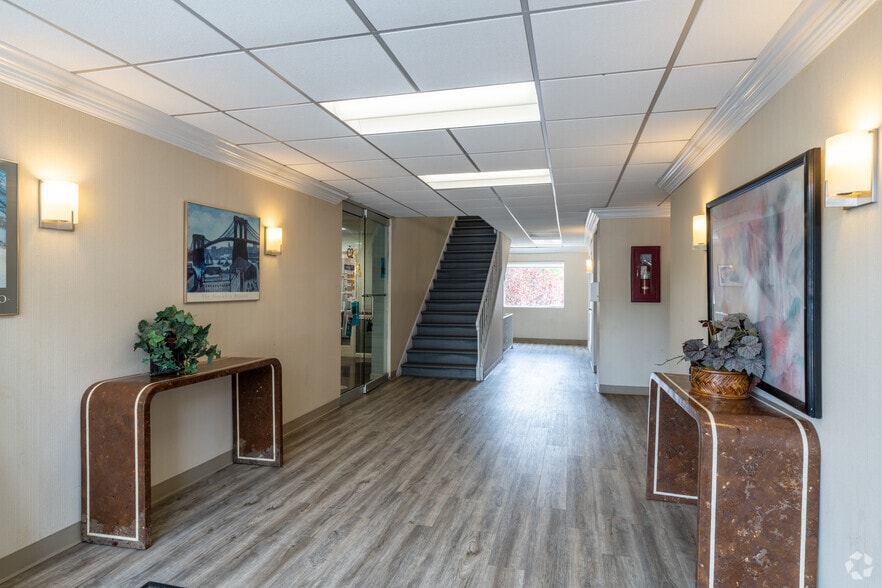 More Photos Of 7 Lincoln Hwy, Edison Medical For Lease