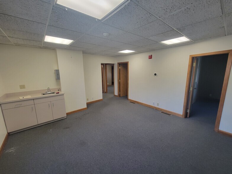 More Photos Of 221 Chelmsford St, Chelmsford Office For Lease