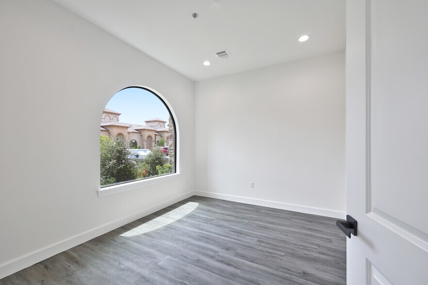 More Photos Of 284 Ed English Dr, Shenandoah Medical For Sale