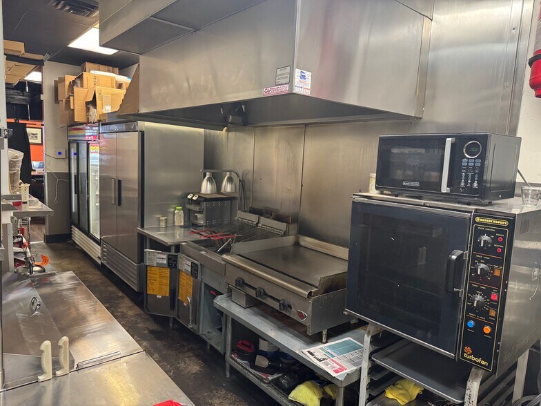 More Photos Of 977 Garfield St, Eugene Storefront For Lease