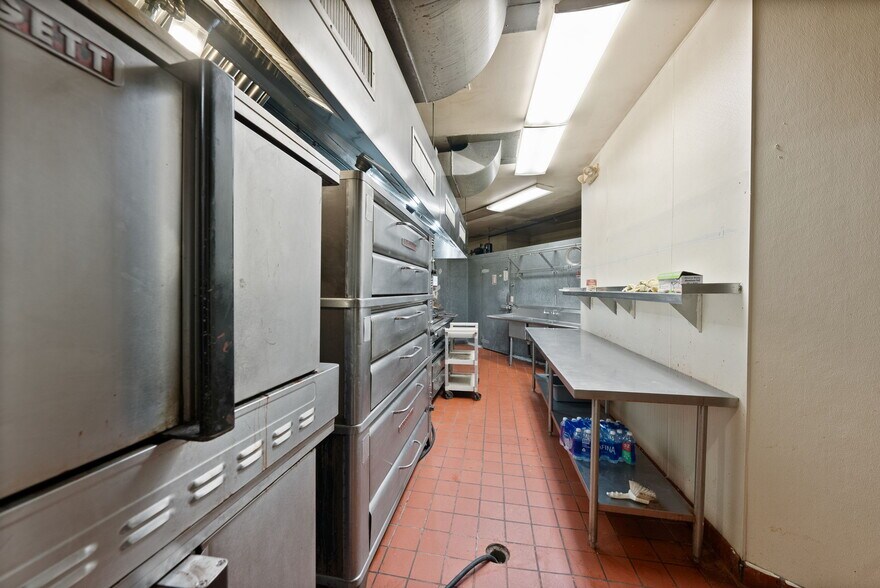 More Photos Of 3105 NW O. B. Riley Rd, Bend Hotel For Sale