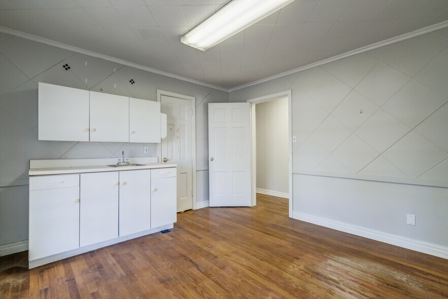 More Photos Of 2600 Arlington St, Ada Office Residential For Sale