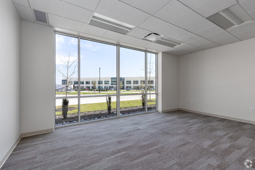 More Photos Of 8560 Belleview Dr, Plano Unknown For Lease