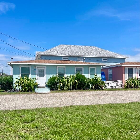 More Photos Of 1206-1214 S Church St, Rockport Apartments For Sale