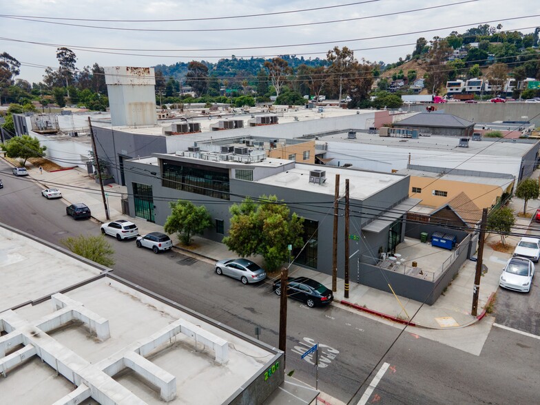 Primary Photo Of 2352 Ripple St, Los Angeles Loft Creative Space For Lease