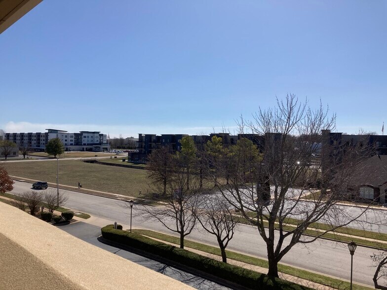 More Photos Of 1531 E Bradford Pky, Springfield Medical For Lease