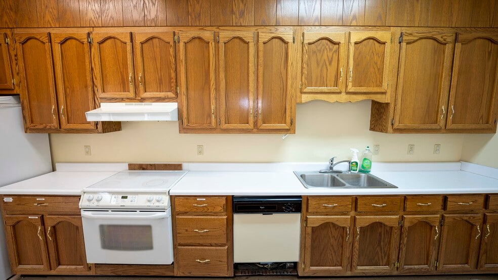 More Photos Of 123 N 5th St, Cochran Religious Facility For Sale